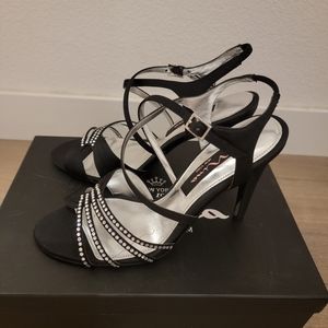 New) Nina Chara Ankle Strap Sandal black size 7